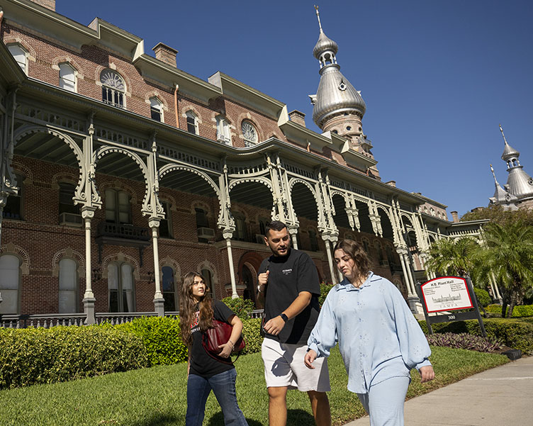 Students walking in front of Plant Hall