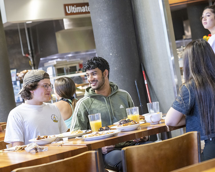 Students eating in Ultimate
