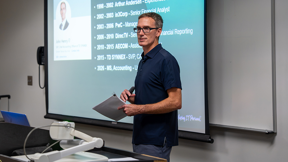 Fortune 100 Chief Accounting Officer Speaks to Students