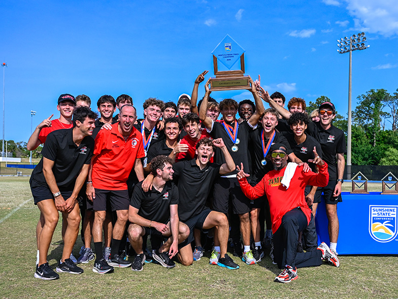Team photo of the men's cross country 